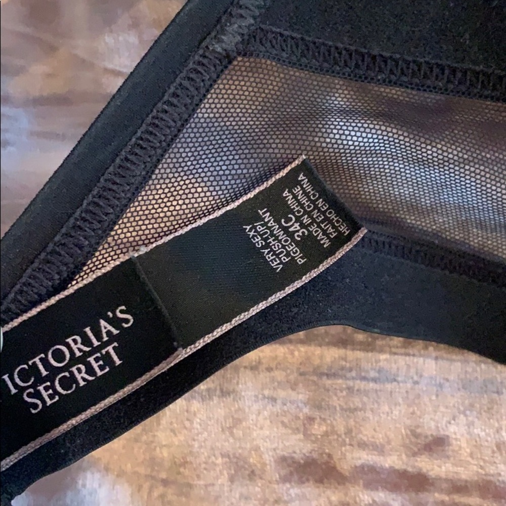 VS Black Lace Push Up Bra - Picture 5 of 6